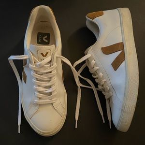 Veja Campos Women’s White-Brown Sneakers - size 6